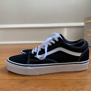 SOLD Women’s Black Old Skool Vans
